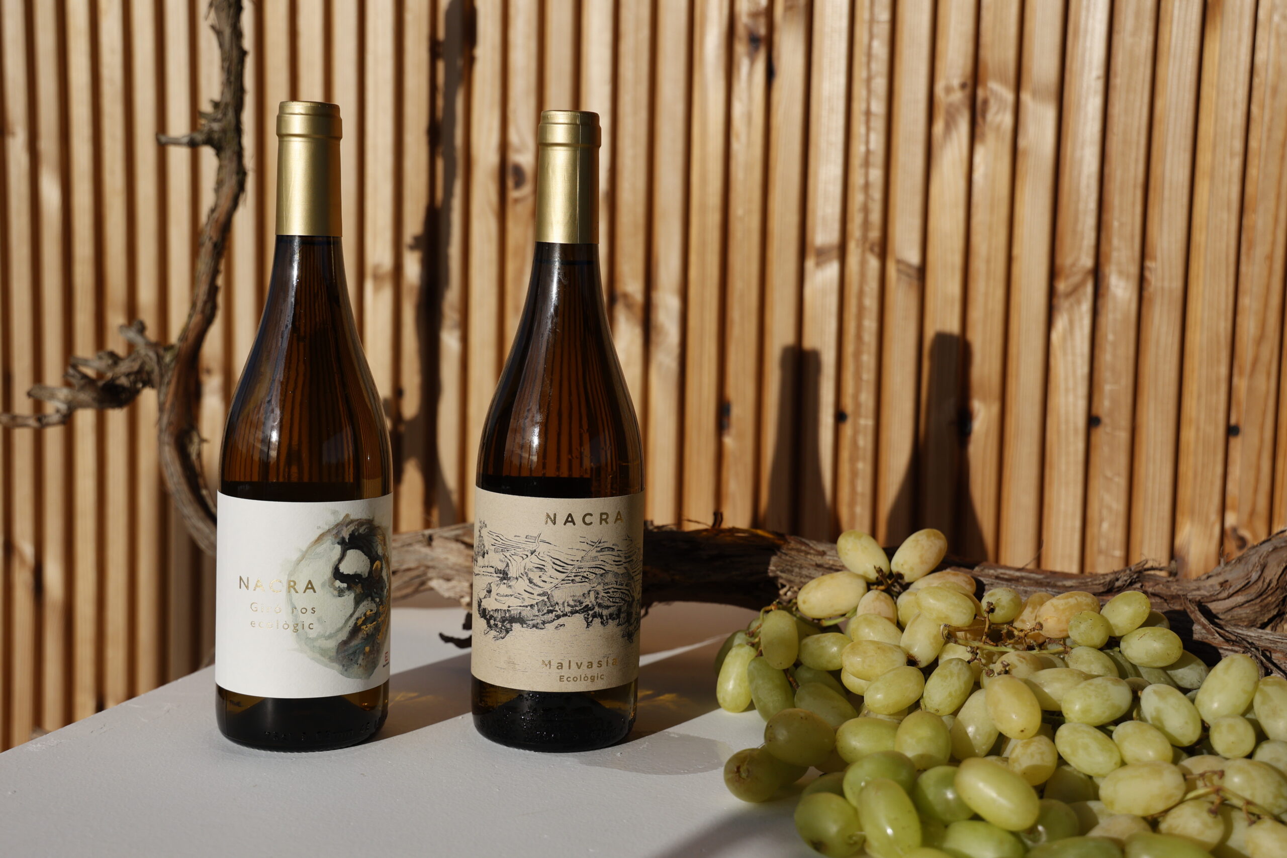 botellas de Nacra Malvasía y Giró